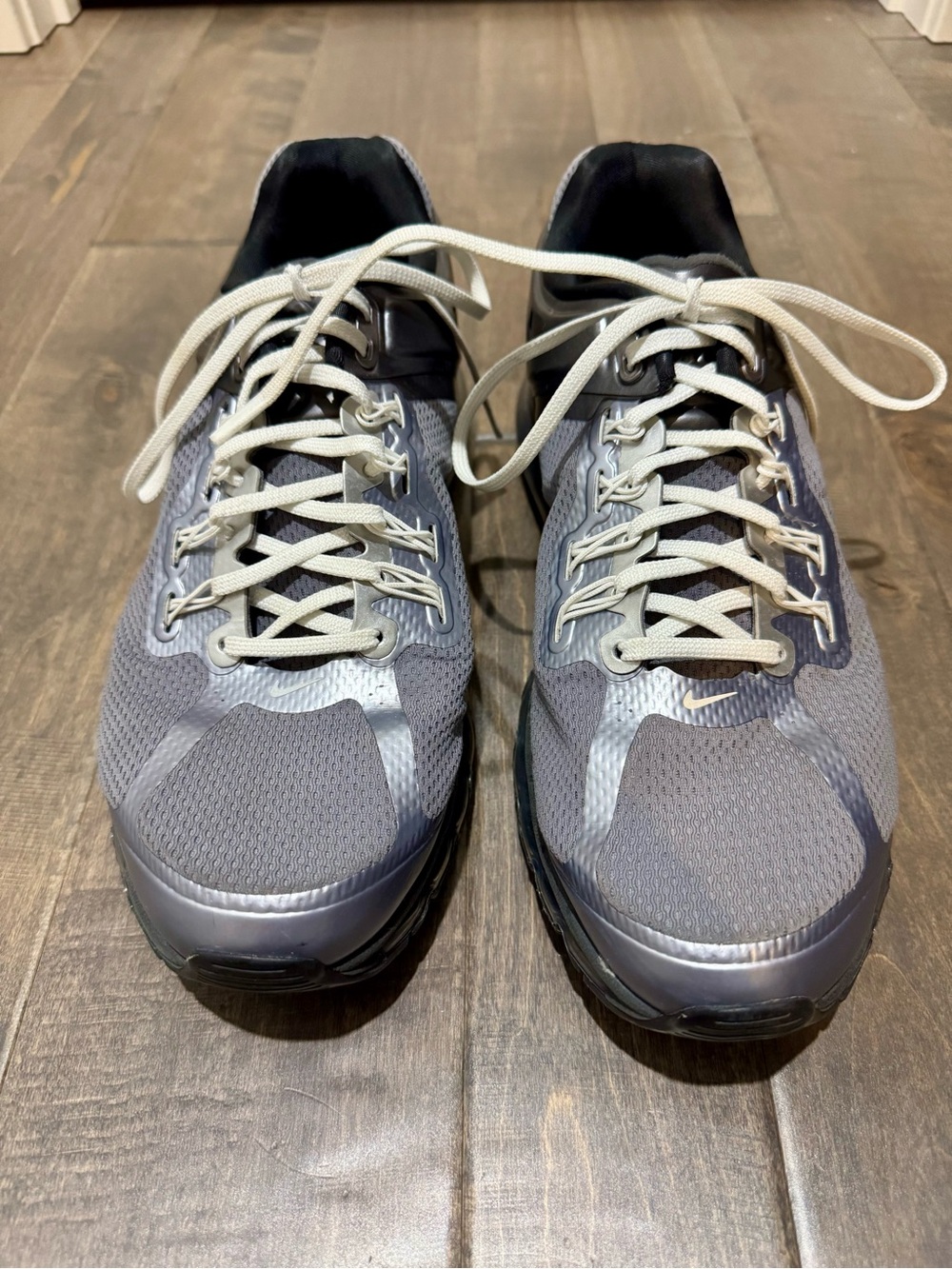 Nike Air Max Men’s Running Shoes Gray Black Size 12 Athletic Sneakers